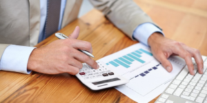 Lý do doanh nghiệp nên sử dụng dịch vụ kế toán là gì?