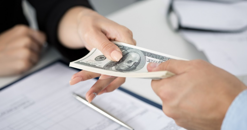 Đáp ứng điều kiện vay vốn là cách để ngân hàng được hỗ trợ