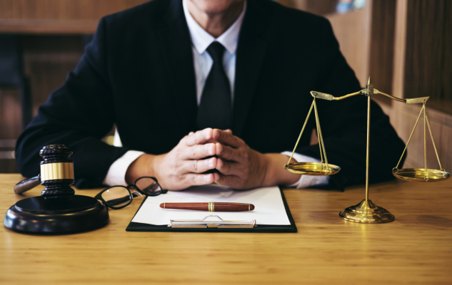 Liên hệ thông qua số hotline đi được tư vấn về dịch vụ pháp luật
