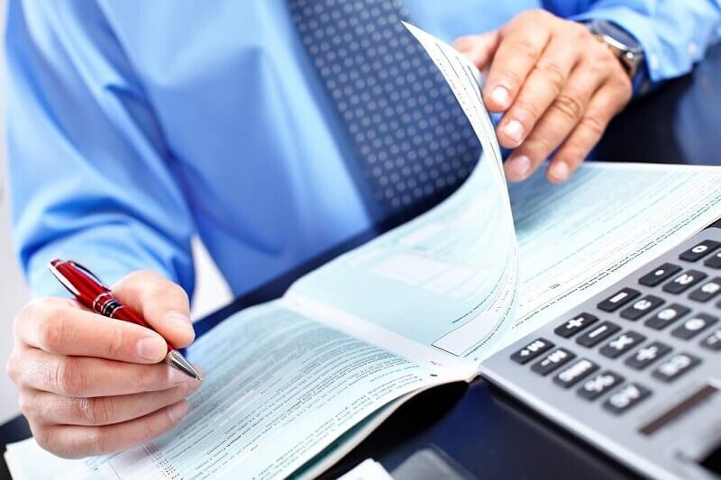 Một giao dịch phải có ít nhất 2 tài khoản là tài khoản nợ và tài khoản có